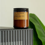 El dökümü amber cam mum, doğal soya wax içerikli.