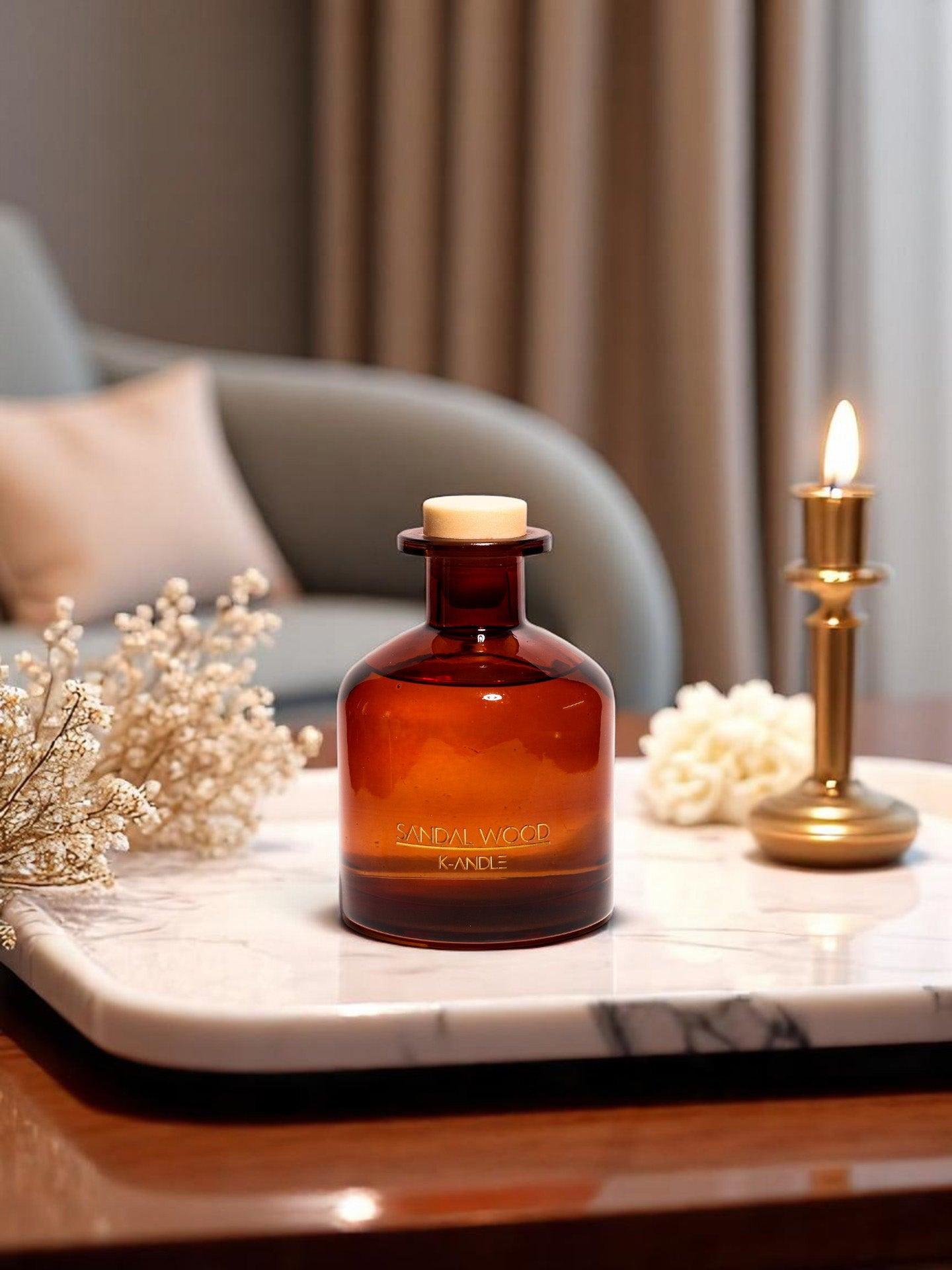 Sandal Wood çubuklu oda kokusu – büyük boy 250ml amber şişe, hediye kutulu sıcak ve odunsu koku, ev dekoruna şıklık katar
